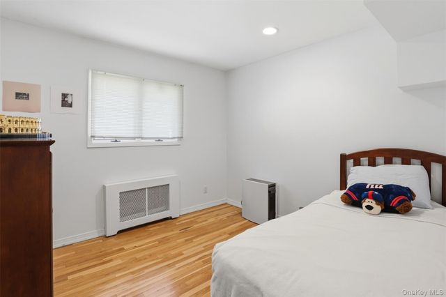 15 5th Place, Syosset, NY 11791