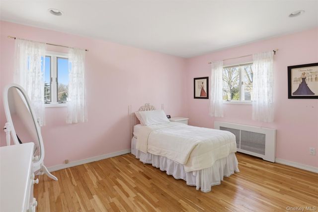 15 5th Place, Syosset, NY 11791