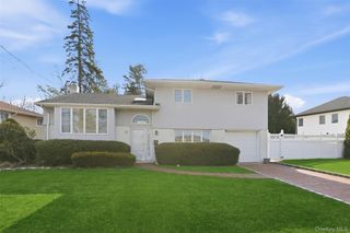 15 5th Place, Syosset, NY 11791