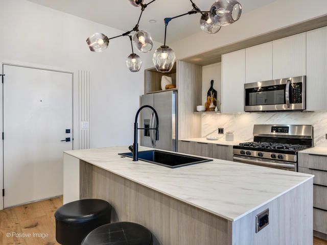 11 W Prospect Avenue 218, Mount Prospect, IL 60056