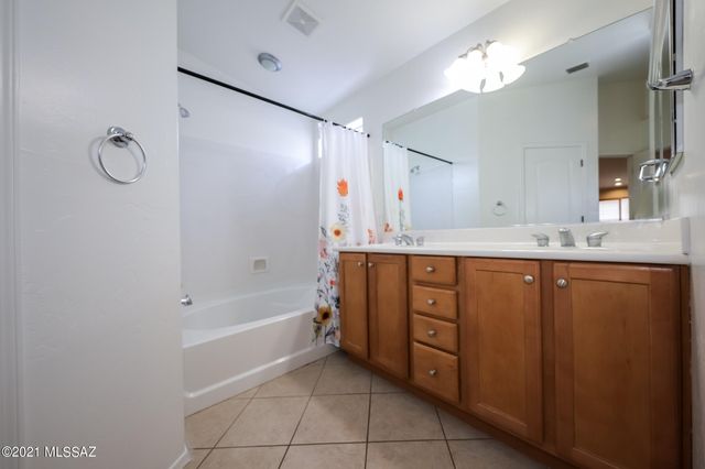 10489 E Bonpland Willow Drive, Tucson, AZ 85747