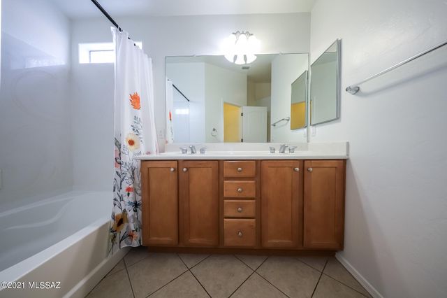 10489 E Bonpland Willow Drive, Tucson, AZ 85747