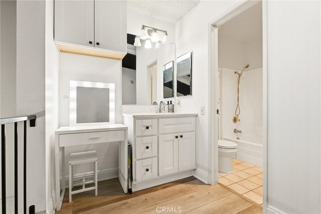 5460 White Oak F303, Encino, CA 91316