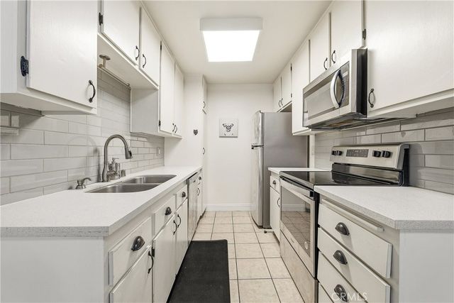 5460 White Oak F303, Encino, CA 91316