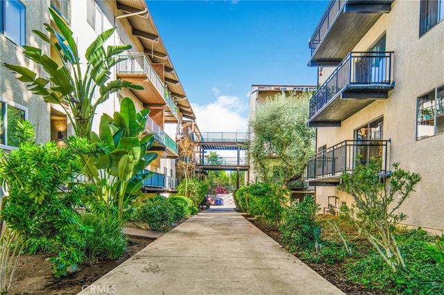 5460 White Oak F303, Encino, CA 91316