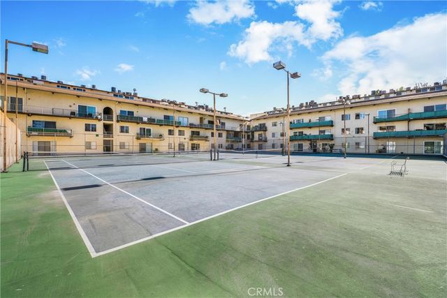 5460 White Oak F303, Encino, CA 91316