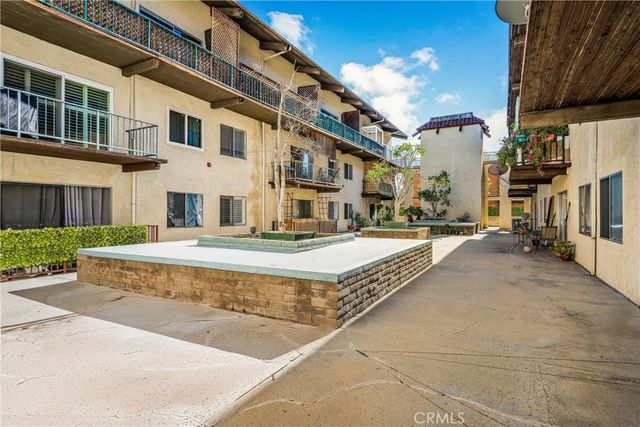 5460 White Oak F303, Encino, CA 91316