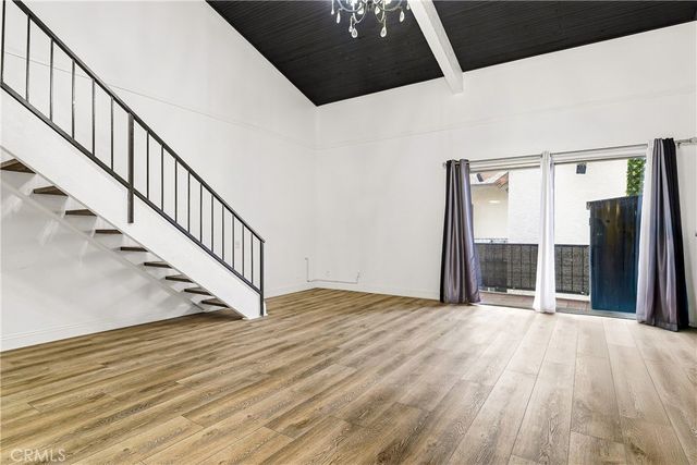 5460 White Oak F303, Encino, CA 91316