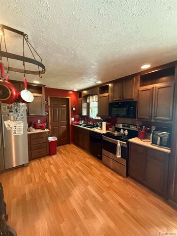 5994 N Lake Sanford Road, Sanford, MI 48657