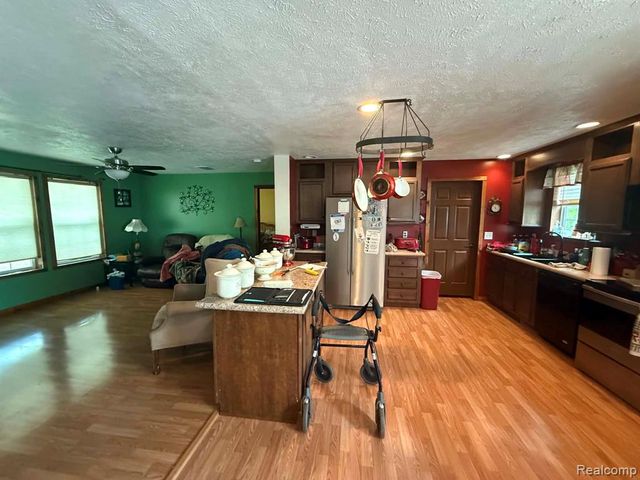 5994 N Lake Sanford Road, Sanford, MI 48657