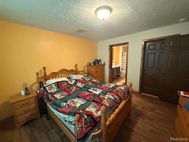 5994 N Lake Sanford Road, Sanford, MI 48657