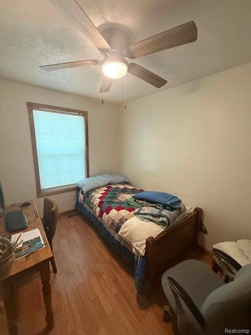 5994 N Lake Sanford Road, Sanford, MI 48657