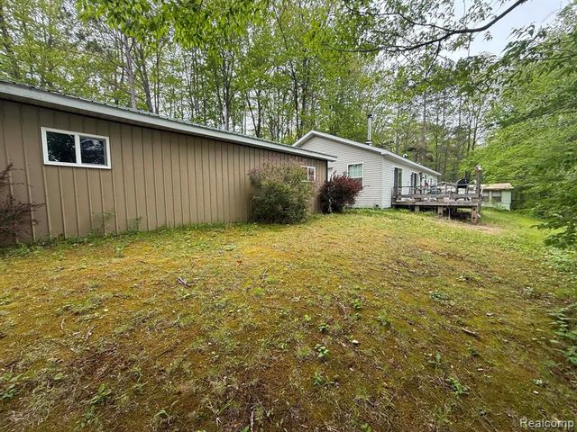 5994 N Lake Sanford Road, Sanford, MI 48657