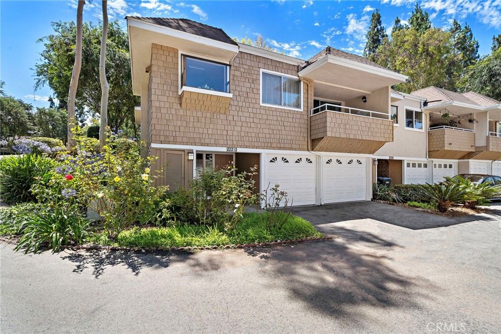 Image 3 of property listing at 22212 Caminito Vino, Laguna Hills, CA 92653