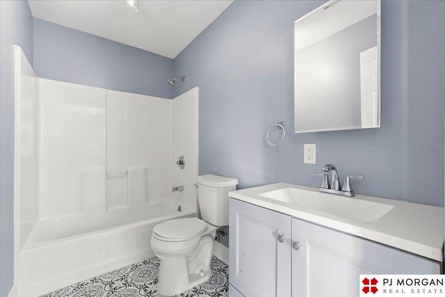 5613 S 48th Street, Omaha, NE 68117