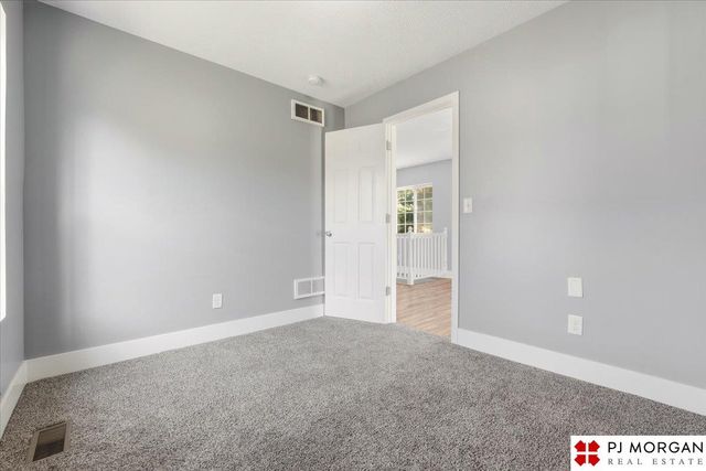 5613 S 48th Street, Omaha, NE 68117