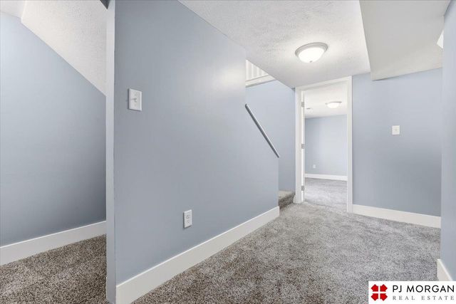 5613 S 48th Street, Omaha, NE 68117