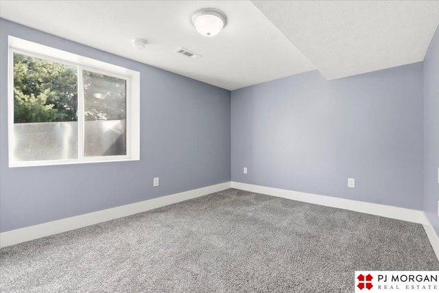 5613 S 48th Street, Omaha, NE 68117
