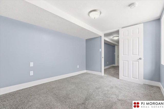 5613 S 48th Street, Omaha, NE 68117