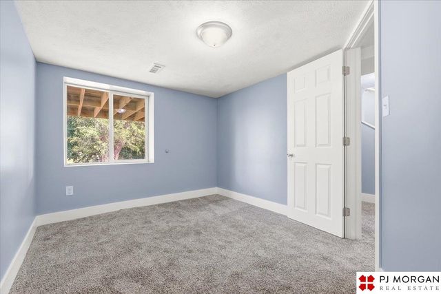 5613 S 48th Street, Omaha, NE 68117