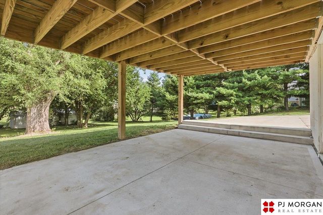 5613 S 48th Street, Omaha, NE 68117