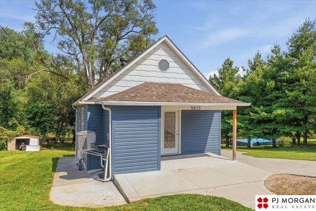 5613 S 48th Street, Omaha, NE 68117