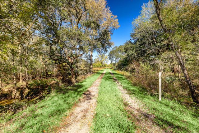 000 County Road 509 Off County Rd, Damon, TX 77430