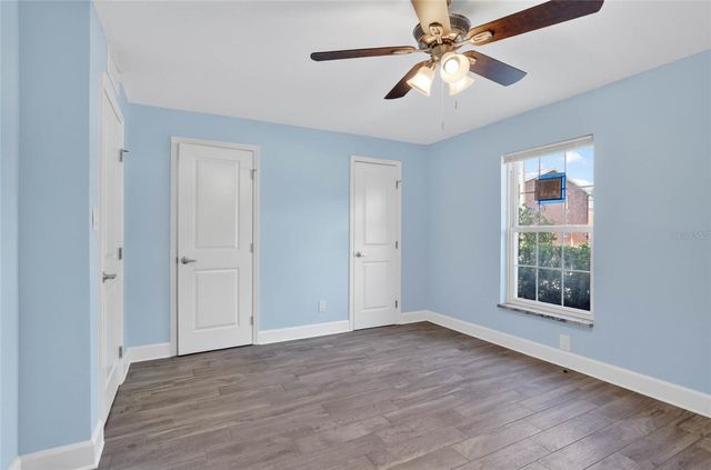 8542 10TH STREET N B, St Petersburg, FL 33702