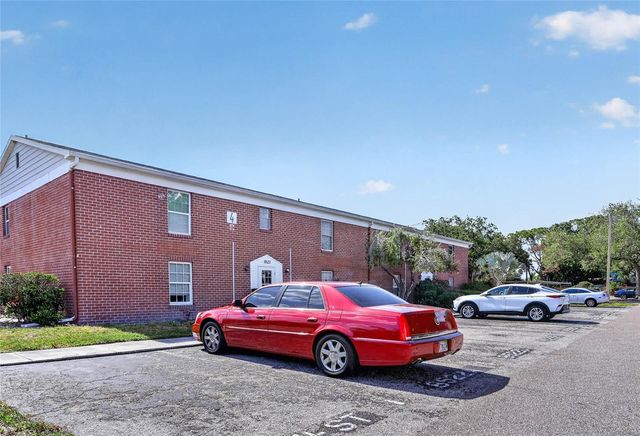 8542 10TH STREET N B, St Petersburg, FL 33702