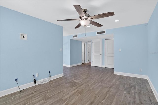 8542 10TH STREET N B, St Petersburg, FL 33702