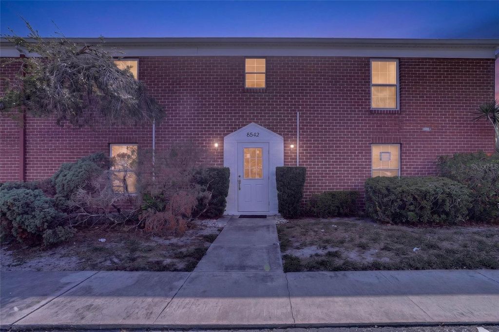 8542 10TH STREET N B, St Petersburg, FL 33702