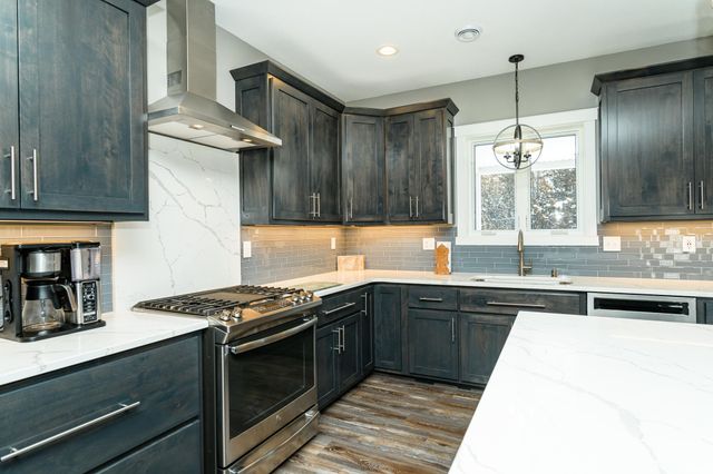 522 8th Street SW, Pine Island, MN 55963