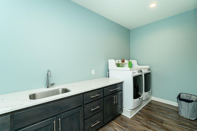 522 8th Street SW, Pine Island, MN 55963