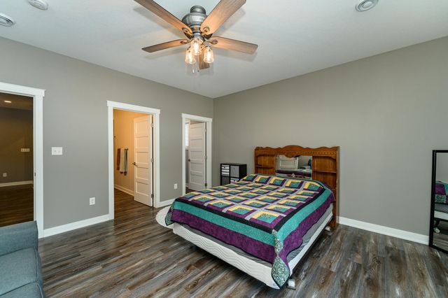 522 8th Street SW, Pine Island, MN 55963