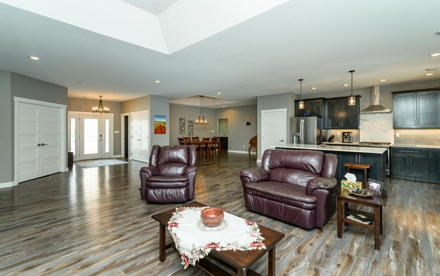 522 8th Street SW, Pine Island, MN 55963