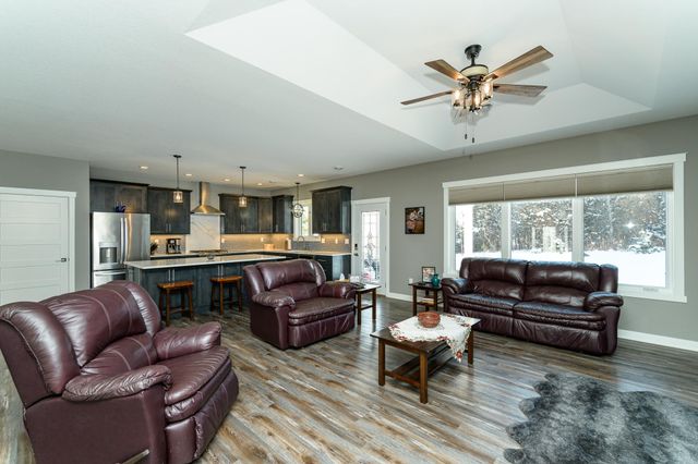 522 8th Street SW, Pine Island, MN 55963