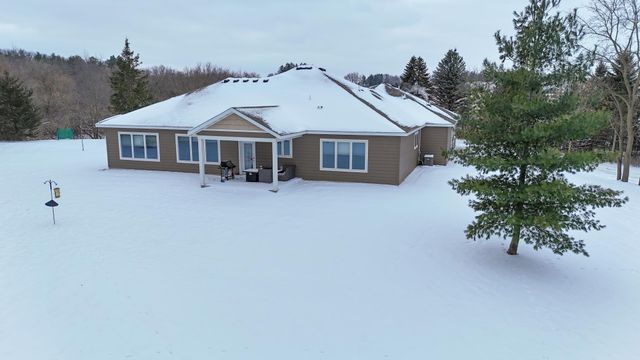 522 8th Street SW, Pine Island, MN 55963