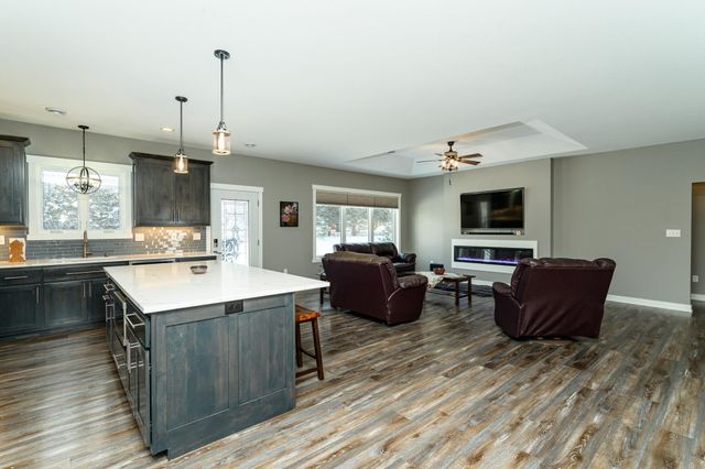 522 8th Street SW, Pine Island, MN 55963