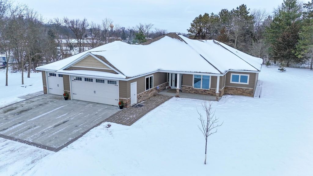 522 8th Street SW, Pine Island, MN 55963