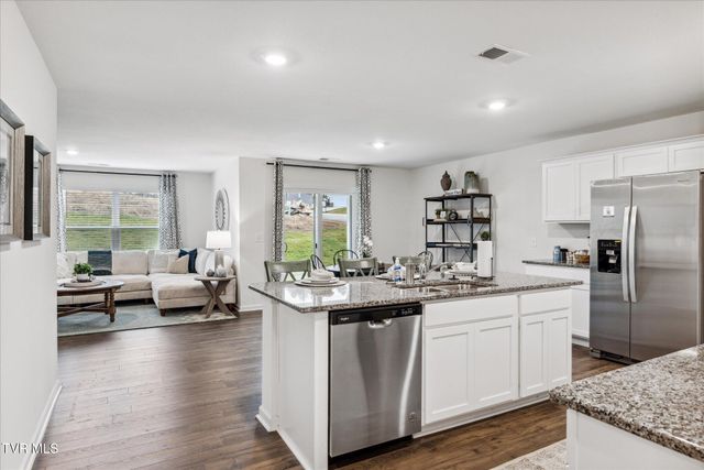 210 Artist Avenue, Johnson City, TN 37615