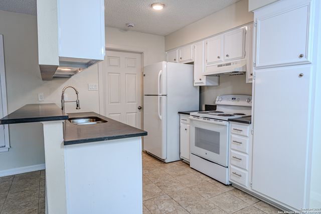 6915 Forest Meadow, San Antonio, TX 78240