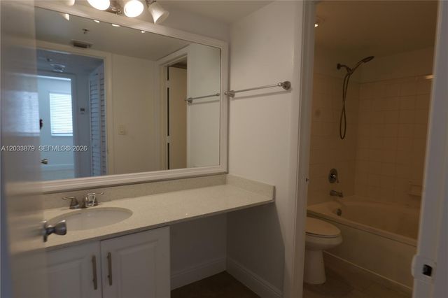 771 N Pine Island Rd 308, Plantation, FL 33324