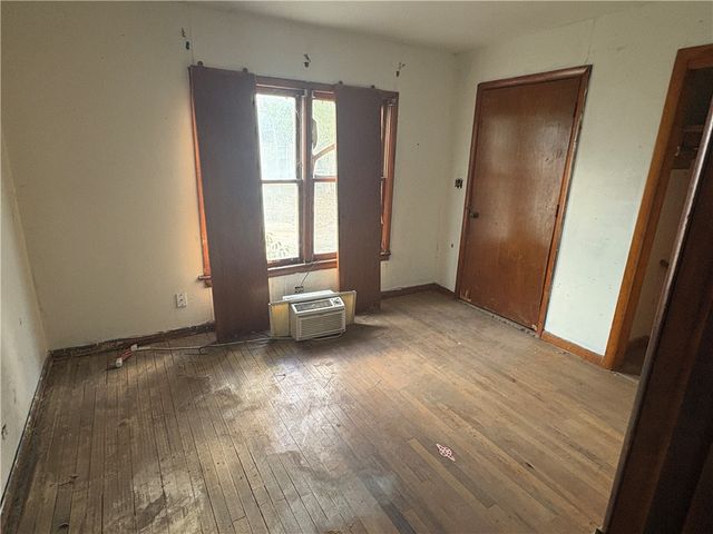 104 Charles St S, George West, TX 78022