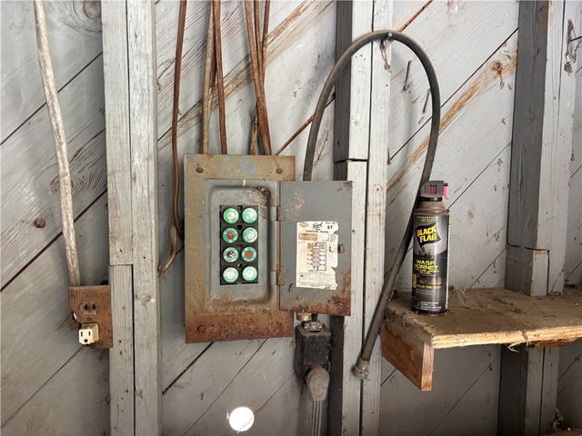 104 Charles St S, George West, TX 78022