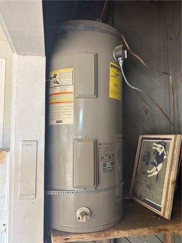 104 Charles St S, George West, TX 78022