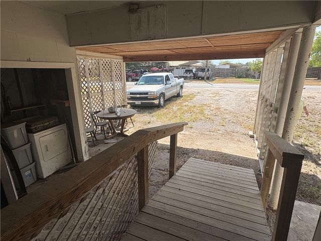 104 Charles St S, George West, TX 78022