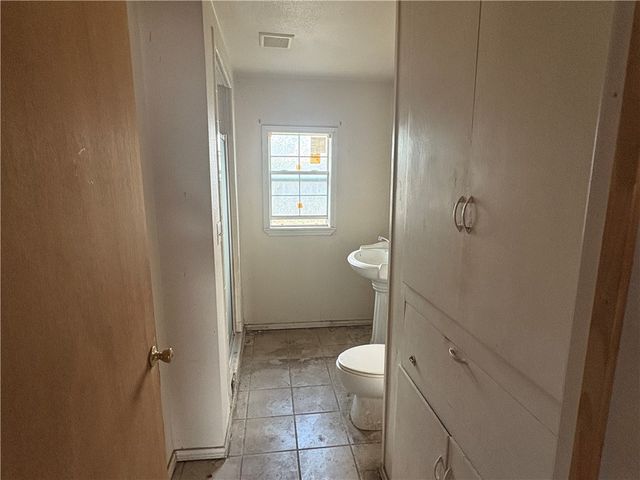 104 Charles St S, George West, TX 78022