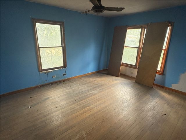 104 Charles St S, George West, TX 78022