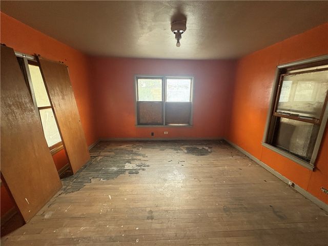 104 Charles St S, George West, TX 78022