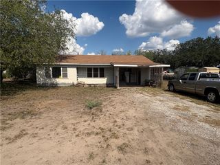 104 Charles St S, George West, TX 78022
